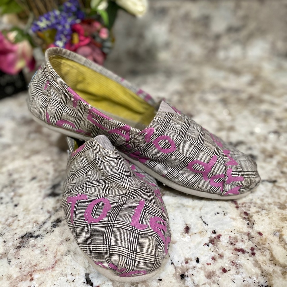 Toms SUPER RARE Checkered Graffiti Paint Slides